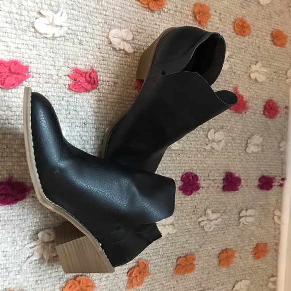 Universal Thread Booties - Picture 8 of 8